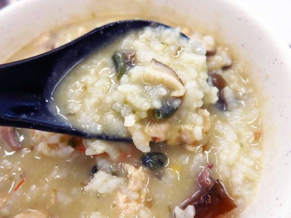 【桃園美食】霸子廣東粥-中藥湯頭熬煮的粥麵