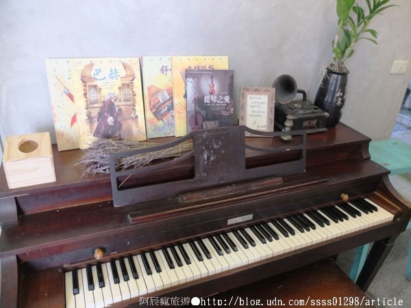 順順堂：【美食特搜。屏東市】順順堂咖啡 飲食 閱讀。市區下午茶去處 老屋翻新後的傑作 與書香交流的咖啡館