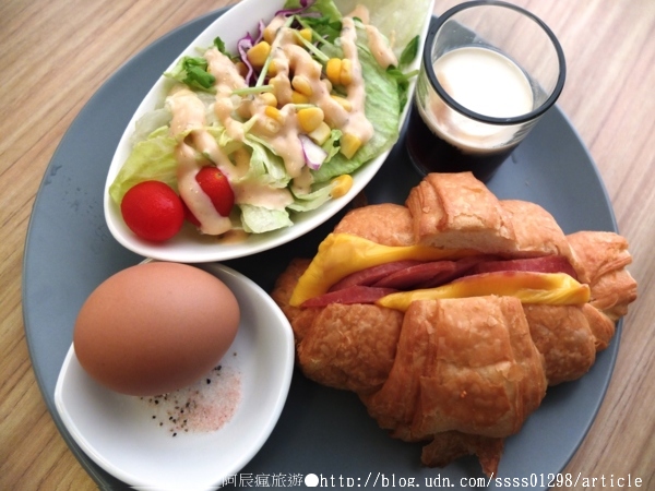 順順堂：【美食特搜。屏東市】順順堂咖啡 飲食 閱讀。市區下午茶去處 老屋翻新後的傑作 與書香交流的咖啡館