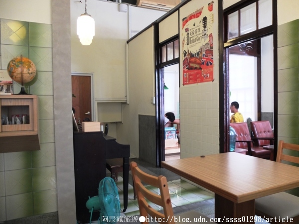 順順堂：【美食特搜。屏東市】順順堂咖啡 飲食 閱讀。市區下午茶去處 老屋翻新後的傑作 與書香交流的咖啡館