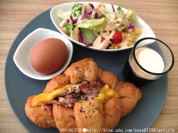 順順堂：【美食特搜。屏東市】順順堂咖啡 飲食 閱讀。市區下午茶去處 老屋翻新後的傑作 與書香交流的咖啡館