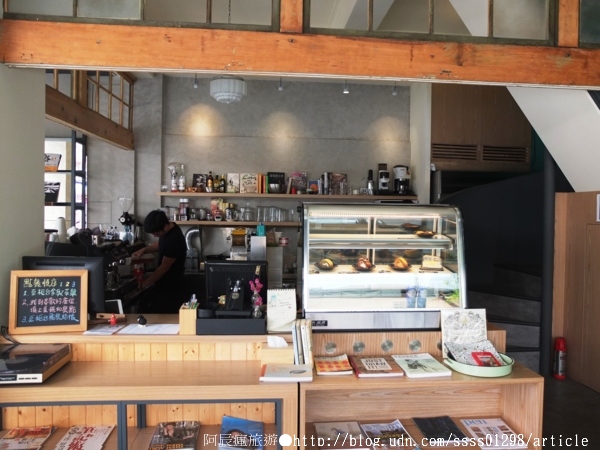 順順堂：【美食特搜。屏東市】順順堂咖啡 飲食 閱讀。市區下午茶去處 老屋翻新後的傑作 與書香交流的咖啡館