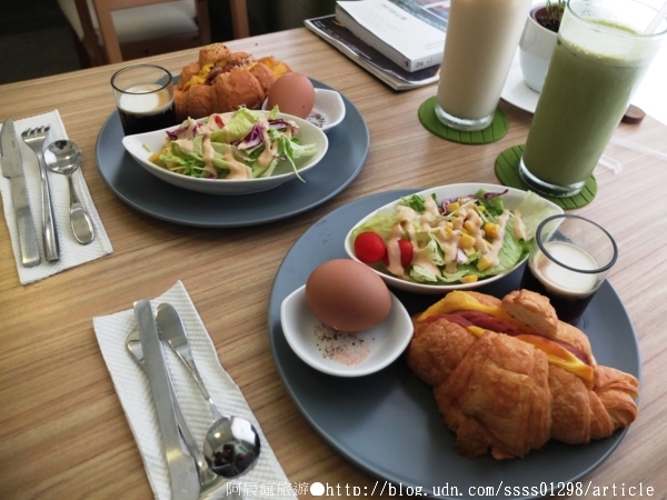 順順堂：【美食特搜。屏東市】順順堂咖啡 飲食 閱讀。市區下午茶去處 老屋翻新後的傑作 與書香交流的咖啡館