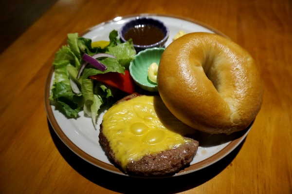 BLAnC：[市府] BLAnC：漢堡排早午餐&甜點-蘋果派