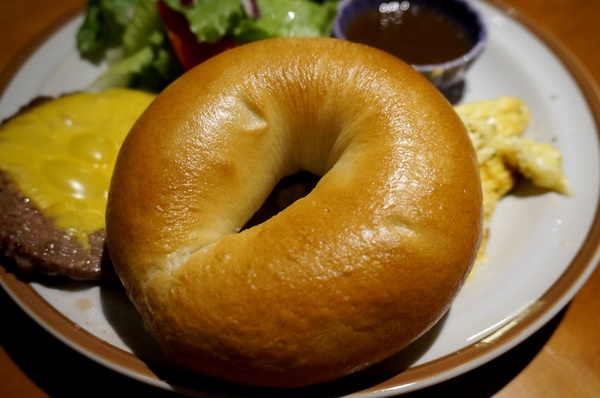 BLAnC：[市府] BLAnC：漢堡排早午餐&甜點-蘋果派