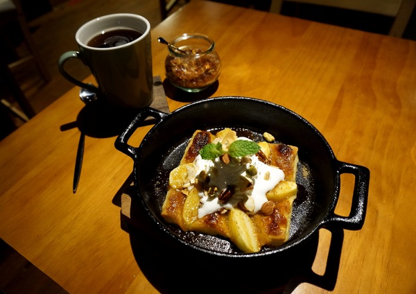 BLAnC：[市府] BLAnC：漢堡排早午餐&甜點-蘋果派