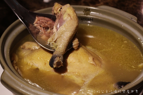 吳阿金海鮮餐廳:彷彿古堡般的夢幻『吳阿金海鮮店』捷運松江南京站/近星聚點