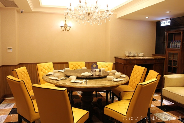 吳阿金海鮮餐廳:彷彿古堡般的夢幻『吳阿金海鮮店』捷運松江南京站/近星聚點