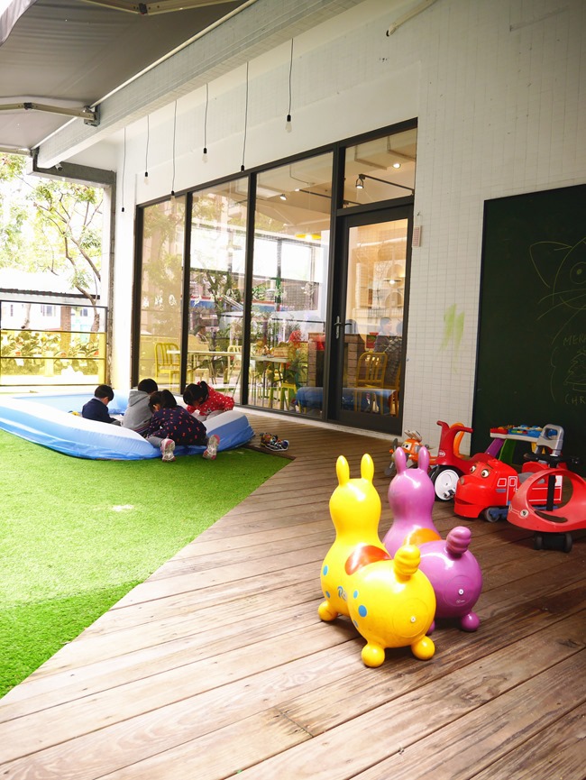 │台北。內湖│Chuck Land恰克園親子咖啡。戶外庭院戲砂+室內獨立遊戲包廂 捷運文德站