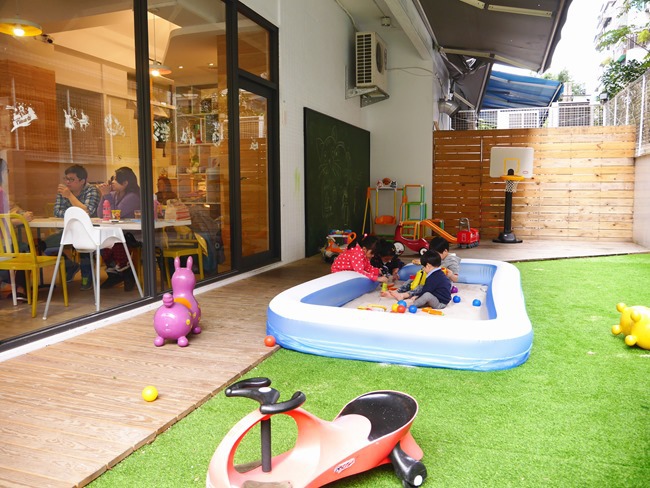 │台北。內湖│Chuck Land恰克園親子咖啡。戶外庭院戲砂+室內獨立遊戲包廂 捷運文德站