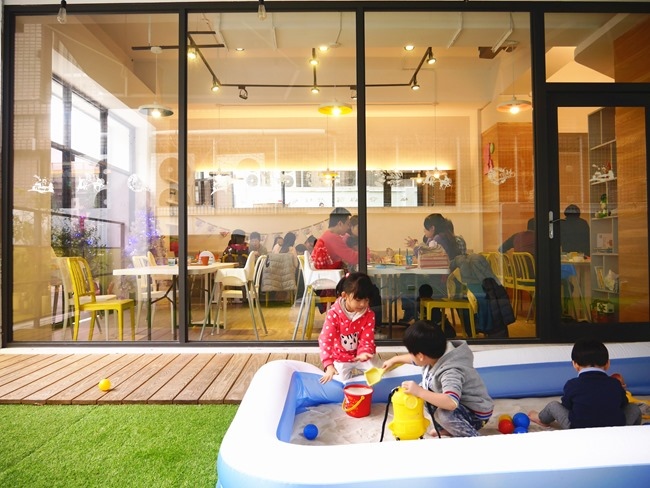 │台北。內湖│Chuck Land恰克園親子咖啡。戶外庭院戲砂+室內獨立遊戲包廂 捷運文德站