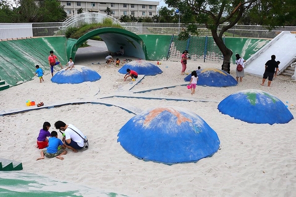 神岡圳前仁愛公園：【台中景點】台中神岡圳前仁愛公園~免費親子遊好去處/戰鬥機/景觀步道及生態園區/堡壘沙坑/小小攀岩