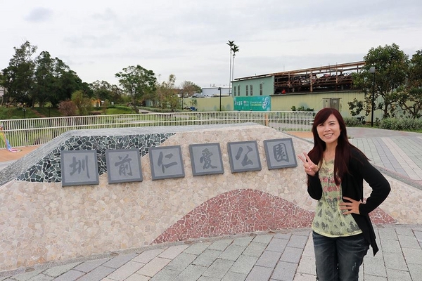 神岡圳前仁愛公園：【台中景點】台中神岡圳前仁愛公園~免費親子遊好去處/戰鬥機/景觀步道及生態園區/堡壘沙坑/小小攀岩