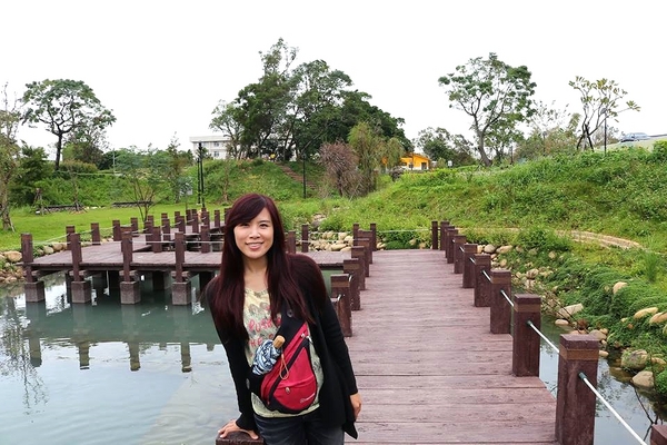 神岡圳前仁愛公園：【台中景點】台中神岡圳前仁愛公園~免費親子遊好去處/戰鬥機/景觀步道及生態園區/堡壘沙坑/小小攀岩