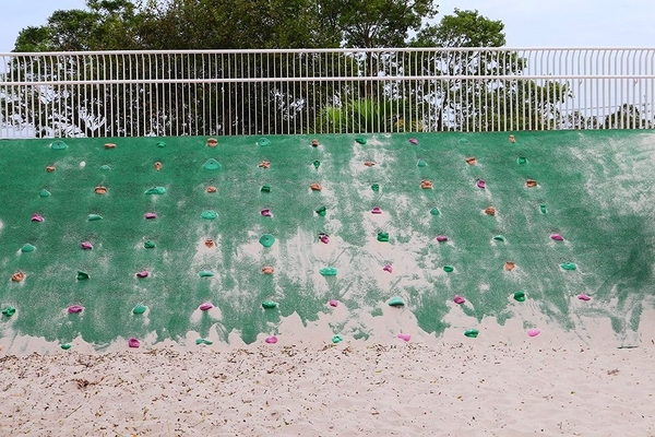 神岡圳前仁愛公園：【台中景點】台中神岡圳前仁愛公園~免費親子遊好去處/戰鬥機/景觀步道及生態園區/堡壘沙坑/小小攀岩