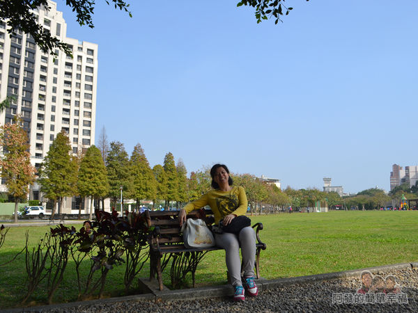 玉山公園15-瞧瞧她笑得多開心