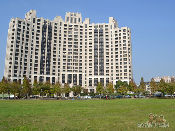 玉山公園18-櫻花道上的視野