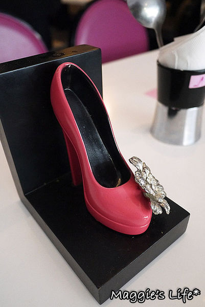 Hs Cafe 高跟鞋公主：台北美食。捷運忠孝敦化【Hs Cafe高跟鞋公主】主題餐廳◆東區下午茶。甜點。鬆餅。義大利麵。燉飯