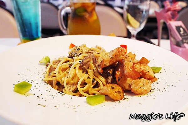 Hs Cafe 高跟鞋公主：台北美食。捷運忠孝敦化【Hs Cafe高跟鞋公主】主題餐廳◆東區下午茶。甜點。鬆餅。義大利麵。燉飯