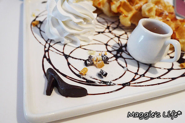 Hs Cafe 高跟鞋公主：台北美食。捷運忠孝敦化【Hs Cafe高跟鞋公主】主題餐廳◆東區下午茶。甜點。鬆餅。義大利麵。燉飯