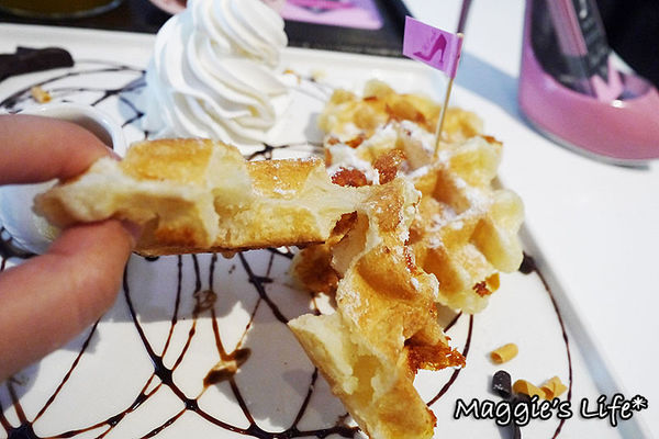 Hs Cafe 高跟鞋公主：台北美食。捷運忠孝敦化【Hs Cafe高跟鞋公主】主題餐廳◆東區下午茶。甜點。鬆餅。義大利麵。燉飯