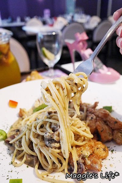 Hs Cafe 高跟鞋公主：台北美食。捷運忠孝敦化【Hs Cafe高跟鞋公主】主題餐廳◆東區下午茶。甜點。鬆餅。義大利麵。燉飯