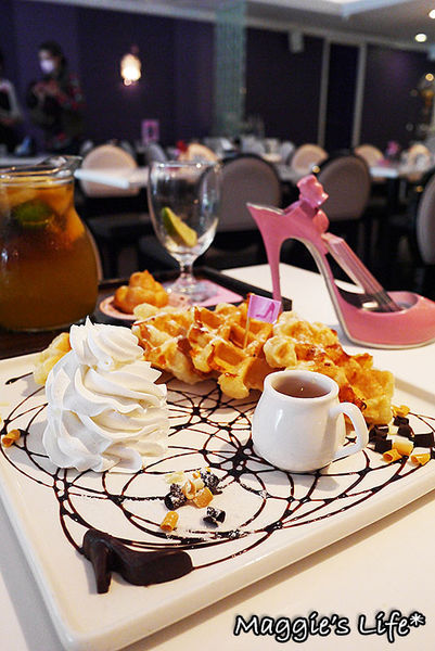 Hs Cafe 高跟鞋公主：台北美食。捷運忠孝敦化【Hs Cafe高跟鞋公主】主題餐廳◆東區下午茶。甜點。鬆餅。義大利麵。燉飯