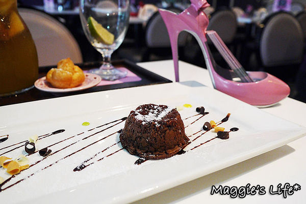 Hs Cafe 高跟鞋公主：台北美食。捷運忠孝敦化【Hs Cafe高跟鞋公主】主題餐廳◆東區下午茶。甜點。鬆餅。義大利麵。燉飯