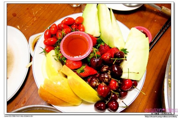 甲富哥活海鮮餐廳(原富哥活海鮮餐廳)：【美食♥宜蘭】☼甲富哥活海鮮餐廳☼海鮮很新鮮,飯後水果居然有櫻桃和草莓♥♥