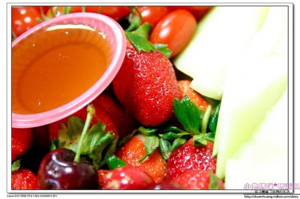 甲富哥活海鮮餐廳(原富哥活海鮮餐廳)：【美食♥宜蘭】☼甲富哥活海鮮餐廳☼海鮮很新鮮,飯後水果居然有櫻桃和草莓♥♥