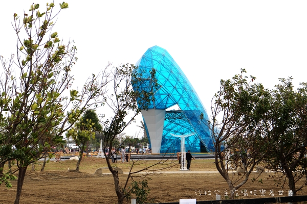 嘉義高跟鞋教堂:嘉義布袋新景點『高跟鞋教堂』超大型藝術裝置/婚紗廣場