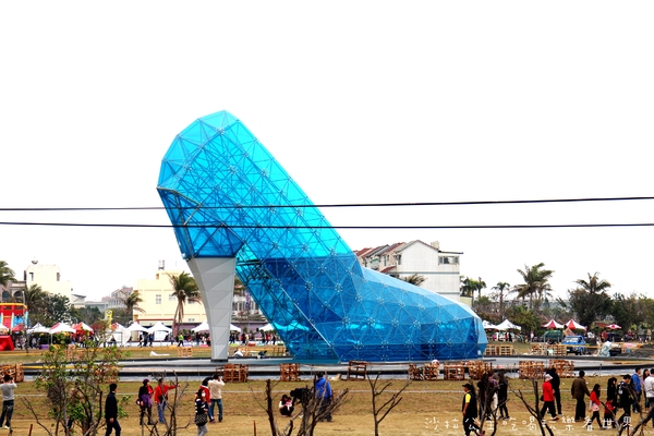 嘉義高跟鞋教堂:嘉義布袋新景點『高跟鞋教堂』超大型藝術裝置/婚紗廣場