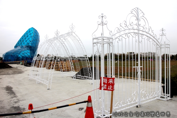 嘉義高跟鞋教堂:嘉義布袋新景點『高跟鞋教堂』超大型藝術裝置/婚紗廣場