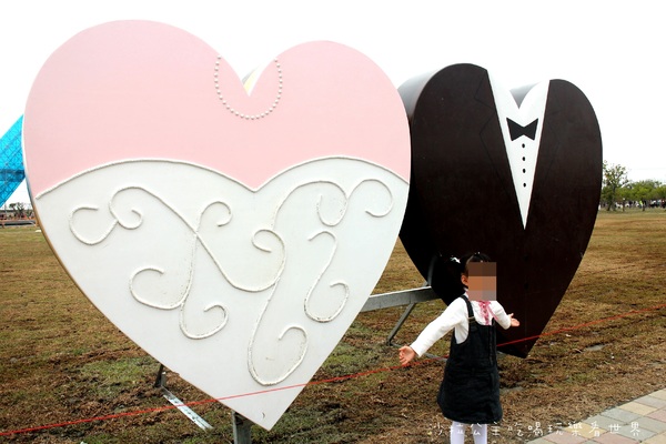 嘉義高跟鞋教堂:嘉義布袋新景點『高跟鞋教堂』超大型藝術裝置/婚紗廣場