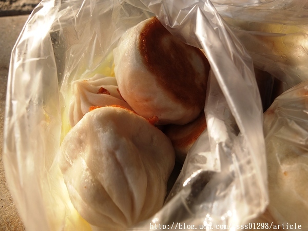 繁華水煎包:【美食特搜。屏東長治鄉】繁華水煎包。香脆大顆水煎包 紮實外皮肉餡香嫩 下午開店必吸引人潮的在地美食