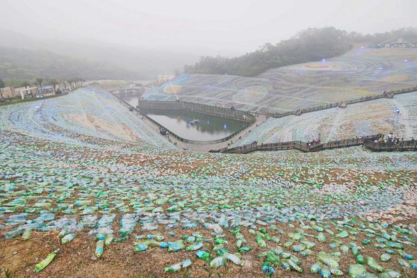 【台北旅遊】星空草原-寶特瓶也能成藝術品的親子景點