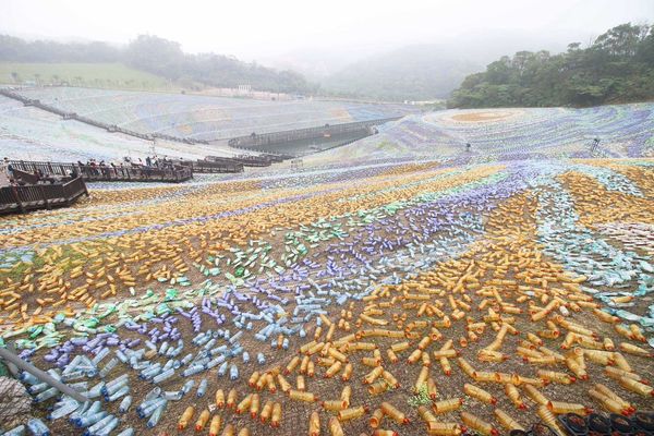 【台北旅遊】星空草原-寶特瓶也能成藝術品的親子景點