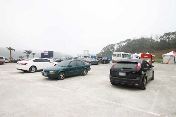 【台北旅遊】星空草原-寶特瓶也能成藝術品的親子景點