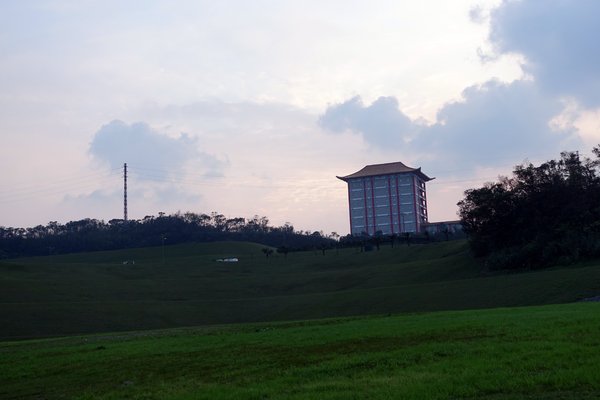 星空草原-擁恆文創園區：(胖樺遊記)基隆瑞芳假日遊憩好景點，百萬保特瓶打造梵谷油畫「星空草原」/擁恆文創園區/Starry Paradise