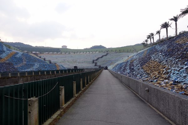 星空草原-擁恆文創園區：(胖樺遊記)基隆瑞芳假日遊憩好景點，百萬保特瓶打造梵谷油畫「星空草原」/擁恆文創園區/Starry Paradise