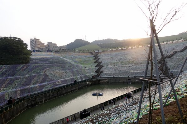 星空草原-擁恆文創園區：(胖樺遊記)基隆瑞芳假日遊憩好景點，百萬保特瓶打造梵谷油畫「星空草原」/擁恆文創園區/Starry Paradise