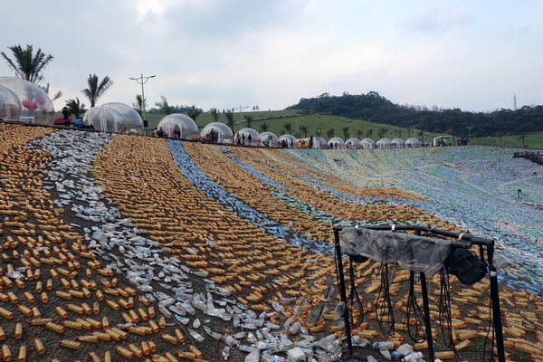 星空草原-擁恆文創園區：(胖樺遊記)基隆瑞芳假日遊憩好景點，百萬保特瓶打造梵谷油畫「星空草原」/擁恆文創園區/Starry Paradise