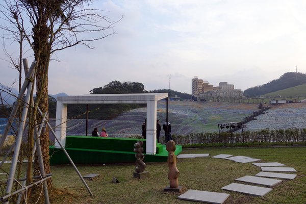 星空草原-擁恆文創園區：(胖樺遊記)基隆瑞芳假日遊憩好景點，百萬保特瓶打造梵谷油畫「星空草原」/擁恆文創園區/Starry Paradise