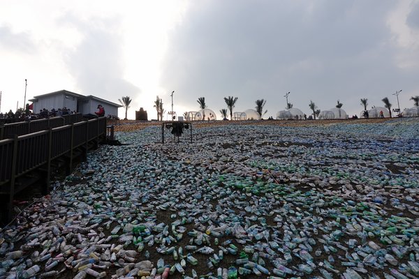 星空草原-擁恆文創園區：(胖樺遊記)基隆瑞芳假日遊憩好景點，百萬保特瓶打造梵谷油畫「星空草原」/擁恆文創園區/Starry Paradise