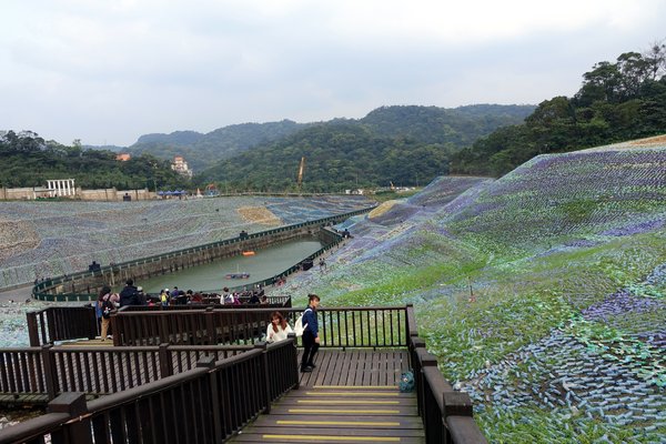 星空草原-擁恆文創園區：(胖樺遊記)基隆瑞芳假日遊憩好景點，百萬保特瓶打造梵谷油畫「星空草原」/擁恆文創園區/Starry Paradise