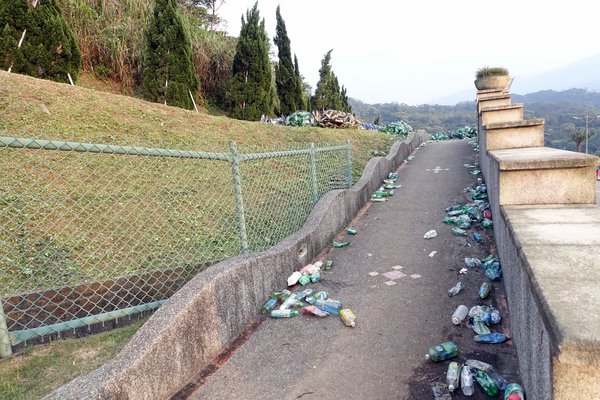 星空草原-擁恆文創園區：(胖樺遊記)基隆瑞芳假日遊憩好景點，百萬保特瓶打造梵谷油畫「星空草原」/擁恆文創園區/Starry Paradise