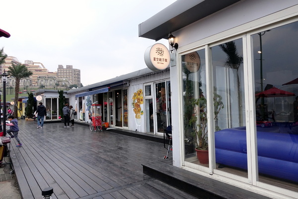 星空草原-擁恆文創園區：(胖樺遊記)基隆瑞芳假日遊憩好景點，百萬保特瓶打造梵谷油畫「星空草原」/擁恆文創園區/Starry Paradise