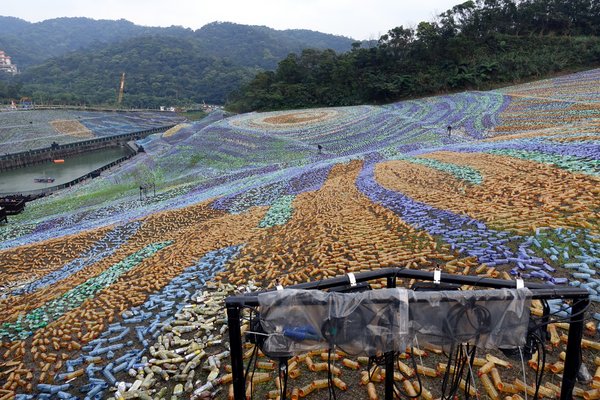 星空草原-擁恆文創園區：(胖樺遊記)基隆瑞芳假日遊憩好景點，百萬保特瓶打造梵谷油畫「星空草原」/擁恆文創園區/Starry Paradise