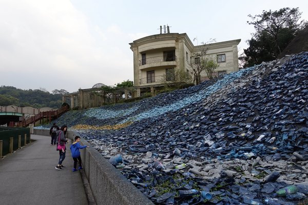 星空草原-擁恆文創園區：(胖樺遊記)基隆瑞芳假日遊憩好景點，百萬保特瓶打造梵谷油畫「星空草原」/擁恆文創園區/Starry Paradise