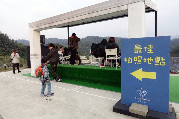 星空草原-擁恆文創園區：(胖樺遊記)基隆瑞芳假日遊憩好景點，百萬保特瓶打造梵谷油畫「星空草原」/擁恆文創園區/Starry Paradise